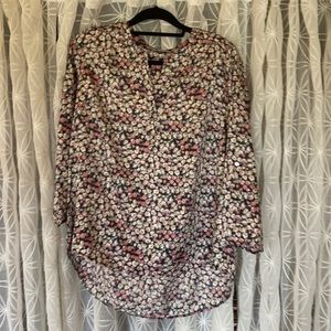 Satin floral split neck, high-lo hemline blouse